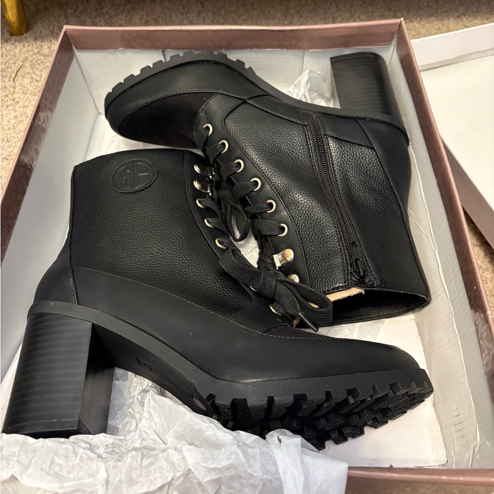 Giani Bernini Keegannp Black Lace-Up Lug Sole Heeled Boots 8.5M NIB - Picture 9 of 10